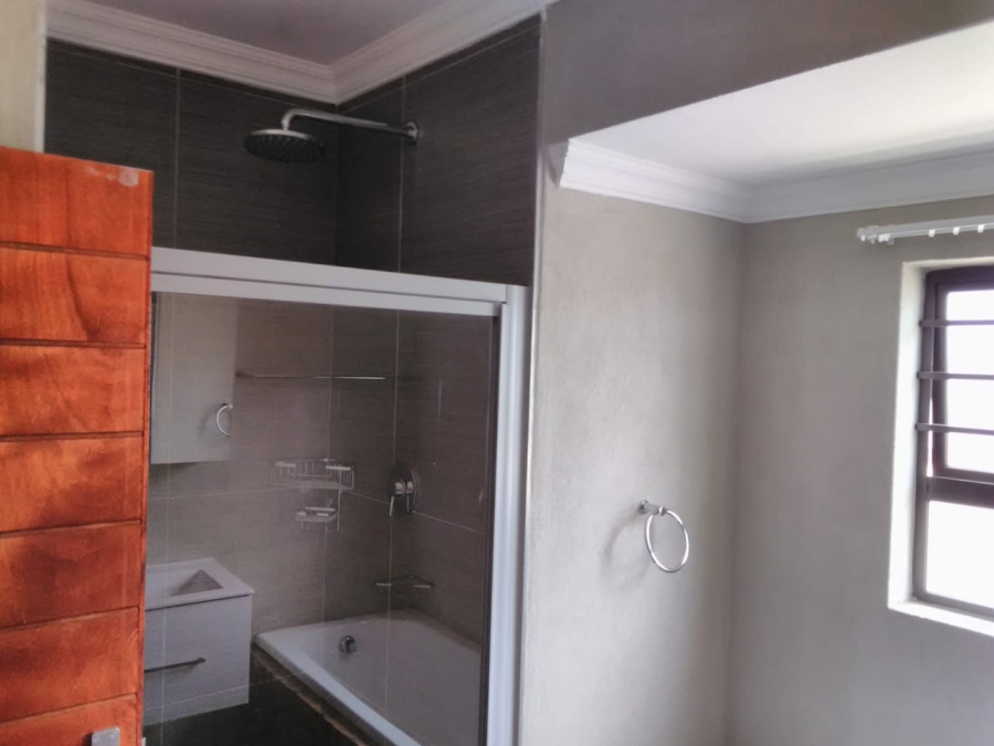 To Let 3 Bedroom Property for Rent in Somerton Estate Free State